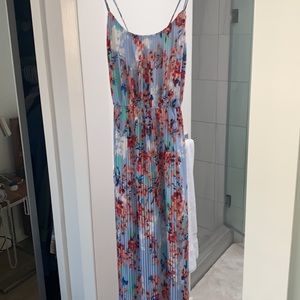 Forever21 Floral pleated maxi dress